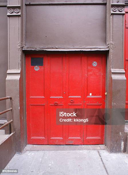 Red Door — стоковые фотографии и другие картинки Аренда дома - Аренда дома, Архитектура, Богатство