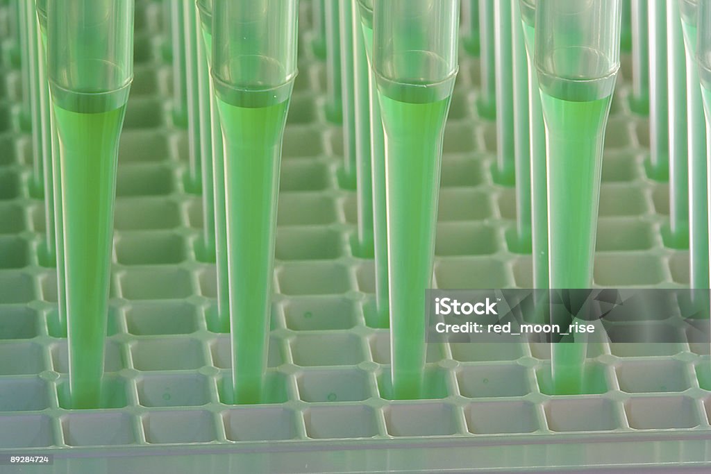 Robô microfluidics dispensa - Foto de stock de Antígeno royalty-free