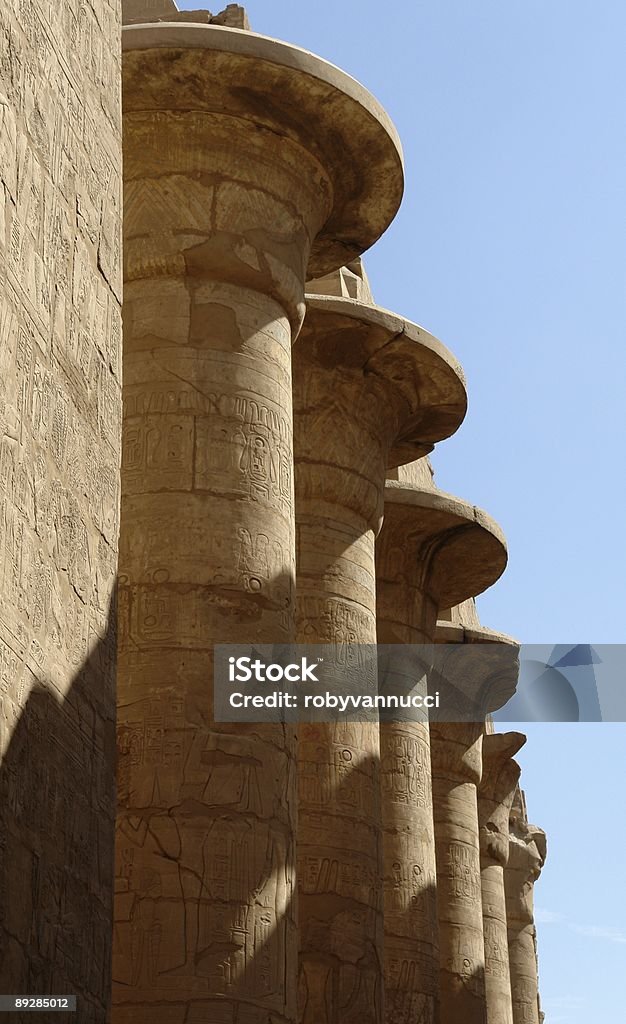 Hall de Colums no Templo de Karnak, no Egito - Foto de stock de Arcaico royalty-free
