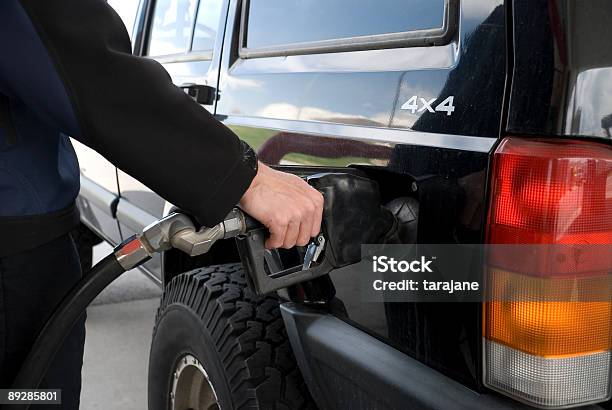 Bomba De Gás - Fotografias de stock e mais imagens de Pick-up - Pick-up, Bomba de Combustível, Posto de Gasolina