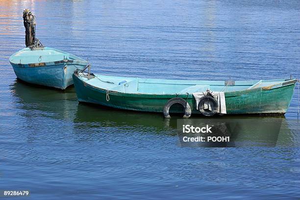 Ziehen Boot An Der Leine Stockfoto und mehr Bilder von Blau - Blau, Farbbild, Fotografie