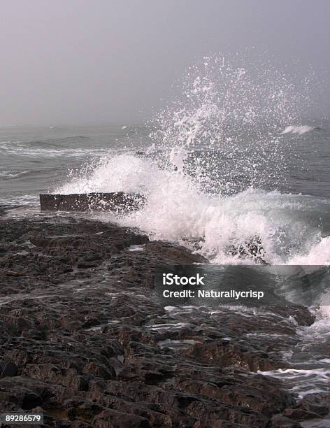 Gris Tormenta De Invierno Foto de stock y más banco de imágenes de Aire libre - Aire libre, Bamburgh, Color - Tipo de imagen