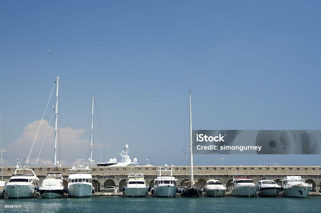 Yacht antibes cielo blu harbor - Foto stock royalty-free di Acqua