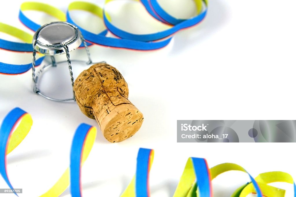 Corcho de champán y streamers - Foto de stock de Amarillo - Color libre de derechos