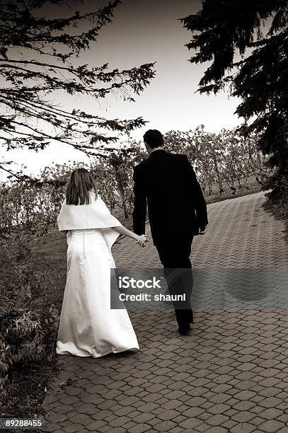 Sposa Sposo - Fotografie stock e altre immagini di Abito da sposa - Abito da sposa, Amore, Bianco e nero