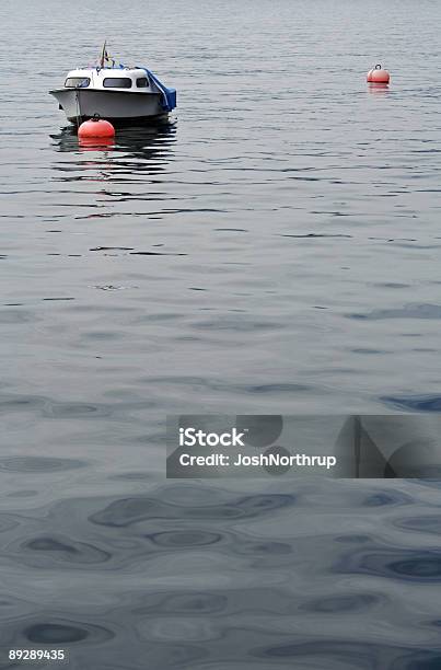 Photo libre de droit de Bateau Sur Le Lac De Lugano banque d'images et plus d'images libres de droit de Baie - Eau - Baie - Eau, Balise flottante, Bateau de plaisance