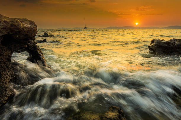 istock Beautiful sunset at the beach 892941000
