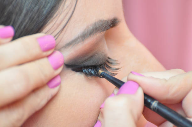 istock Make-up Applying closeup. Eyeliner. Cosmetic Eyeshadows. 892955514