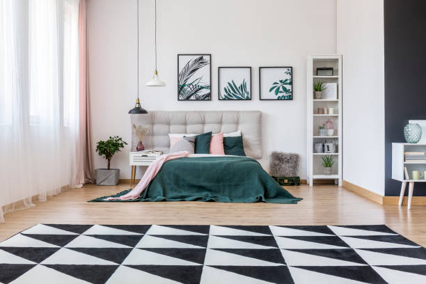 istock Geometric carpet in bedroom 892960226