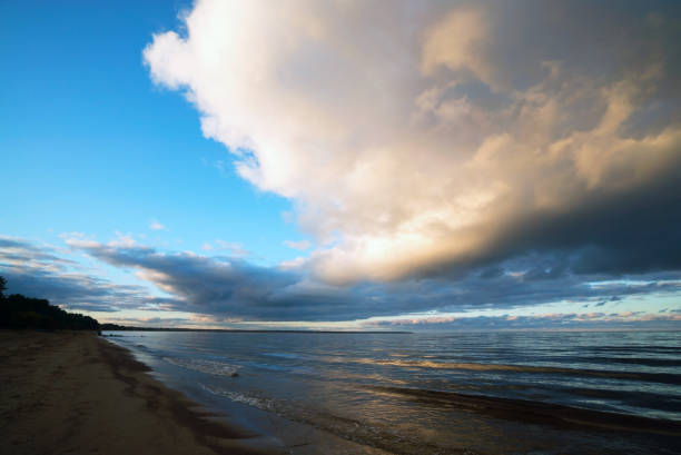 On the sandy shores of lake Ladoga in the autumn .