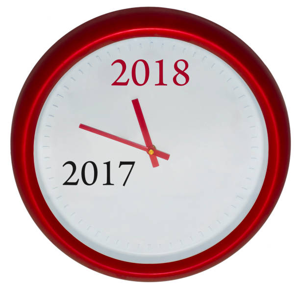 istock Red clock with 2017-2018 change represents coming new year 2018 893032596