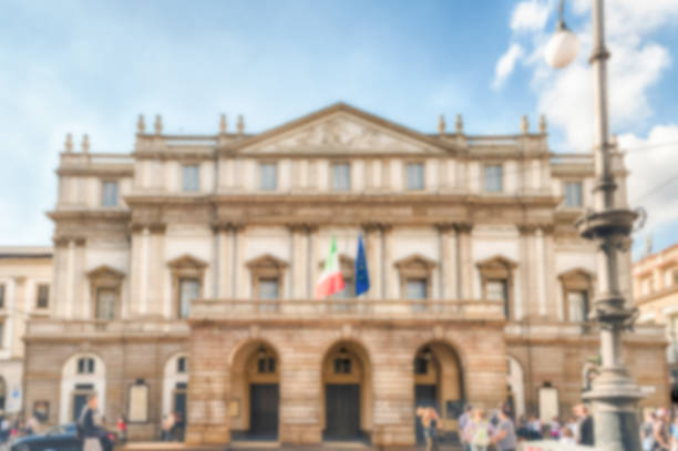 fondo defocused de ópera la scala, milán, italia - milan italy stage theater opera house built structure fotografías e imágenes de stock