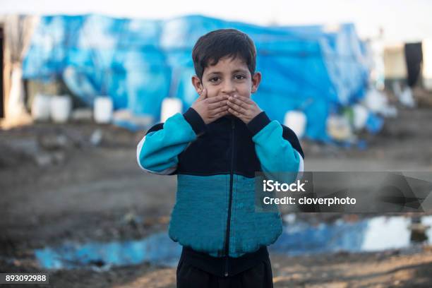 2018 Mülteci Kampı Suriye Bkz Duyma Hiçbir Kötü Konuşmak Kötülükten Stok Fotoğraflar & Mülteci‘nin Daha Fazla Resimleri