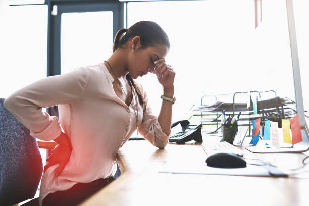 istock Feeling the aches and pains hit her body all over 893115642