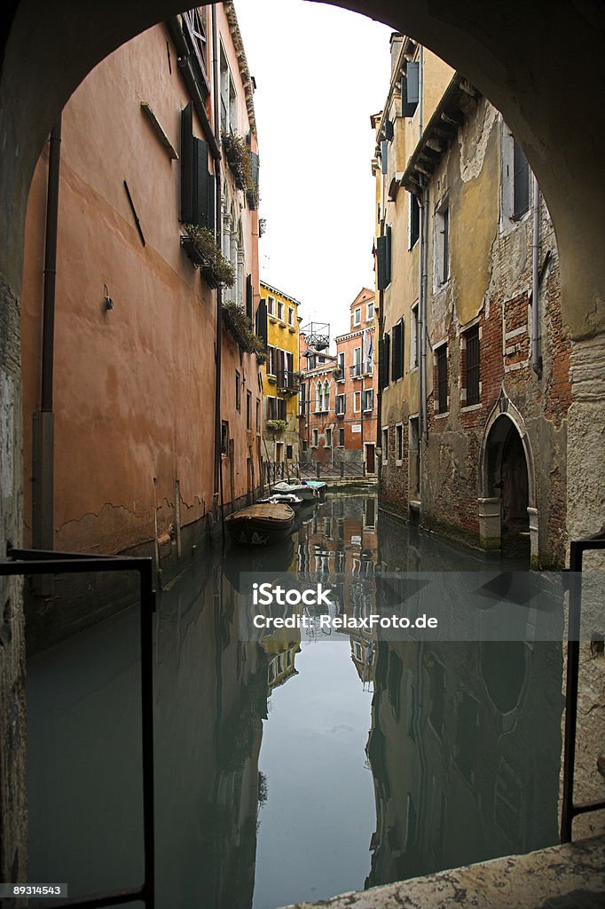 Типичными пейзажами с небольшой канал в Венеции (XXL - Стоковые фото Венеция - Италия роялти-фри