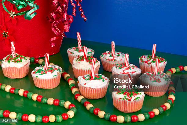 크리스마스 장식이 있는 테마 컵케익 박하사탕 지팡이 장신구 박하에 대한 스톡 사진 및 기타 이미지 - 박하, 컵케이크, 0명