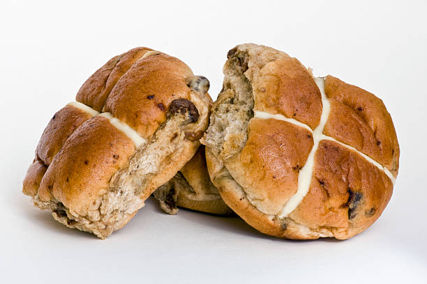 istock Freshly baked hot cross buns 89314911