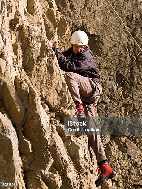 Alpinista Em Enxamecomment Up - Fotografias de stock e mais imagens de Adulto - Adulto, Alvo, Ao Ar Livre