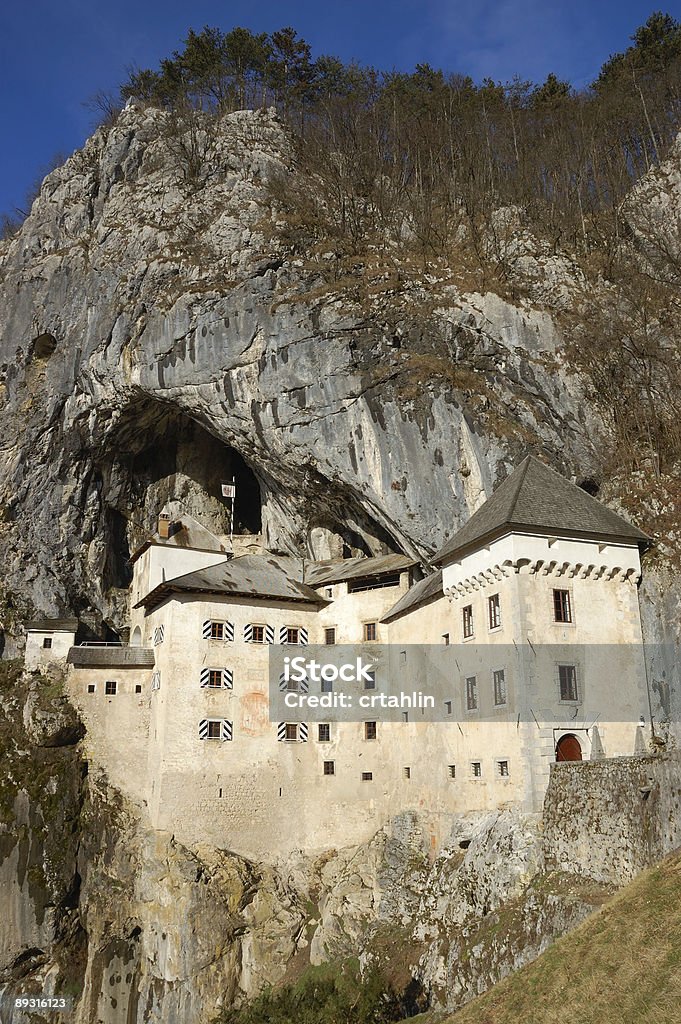 Castello di Predjama - Foto stock royalty-free di Ambientazione esterna