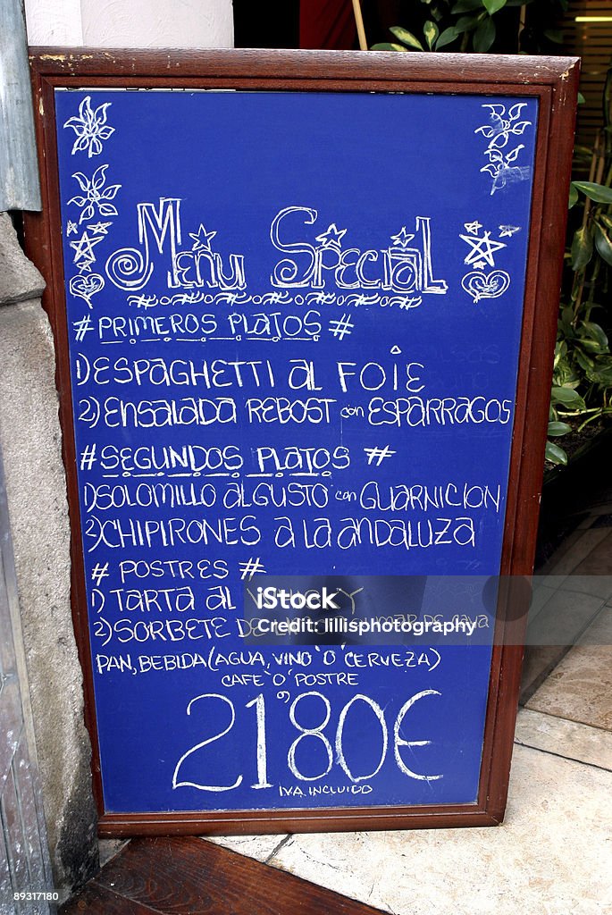 바르셀로나 스트리트의 카페 메뉴판, 스페인 - 로열티 프리 0명 스톡 사진