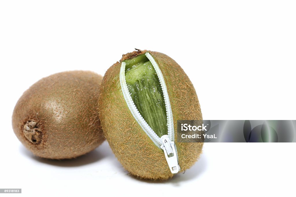 Dos nuevas kiwi con cremallera (espacio de copia - Foto de stock de Cremallera libre de derechos