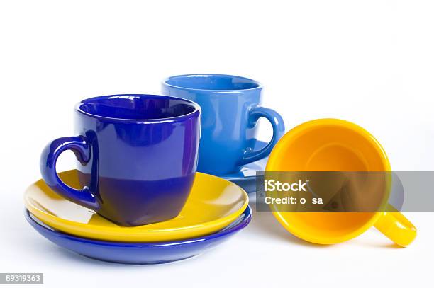 Foto de Xícaras De Chá E Saucers Multicolorida e mais fotos de stock de Figura para recortar - Figura para recortar, Grupo de Objetos, Xícara de Chá