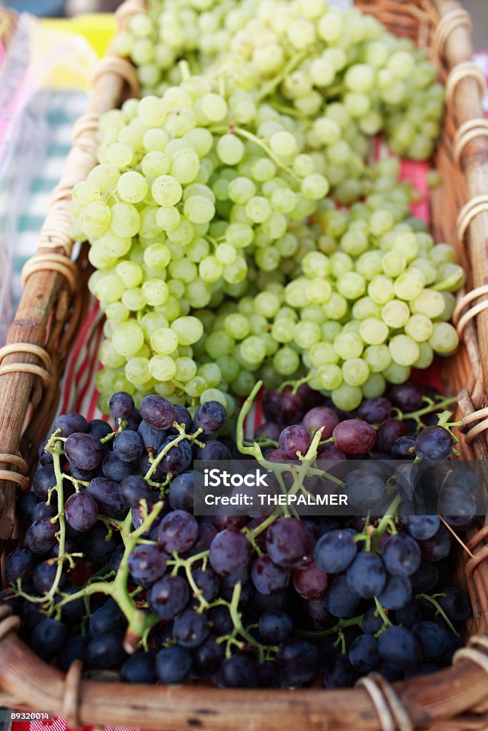 De las uvas de mesa - Foto de stock de Cesta libre de derechos