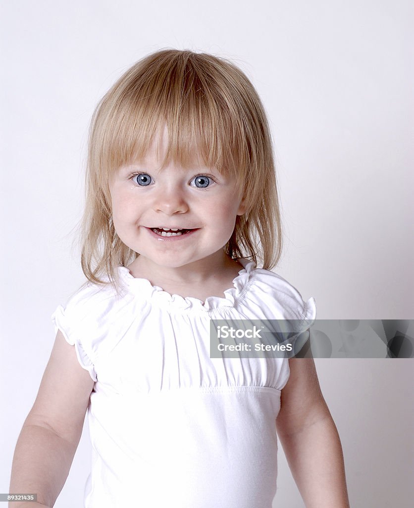 Sonriente niña - Foto de stock de Niñas libre de derechos