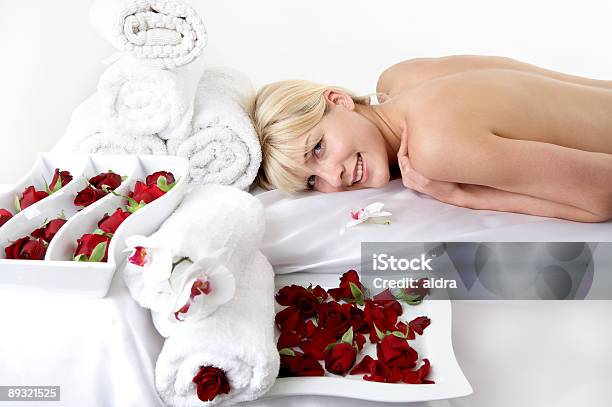 Massaggio - Fotografie stock e altre immagini di Accudire - Accudire, Adulto, Armonia