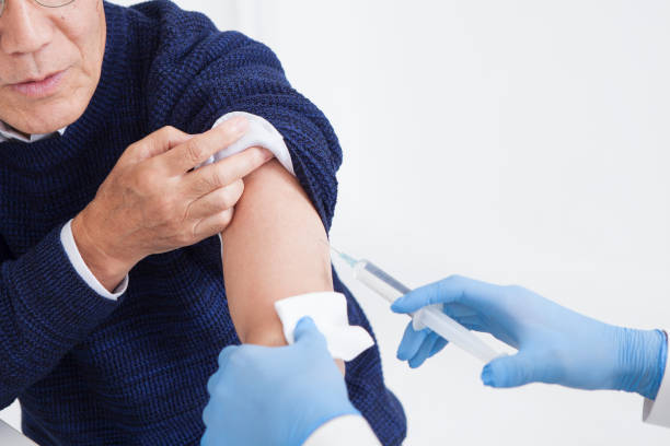 istock The doctor is injecting the patient. 893220368