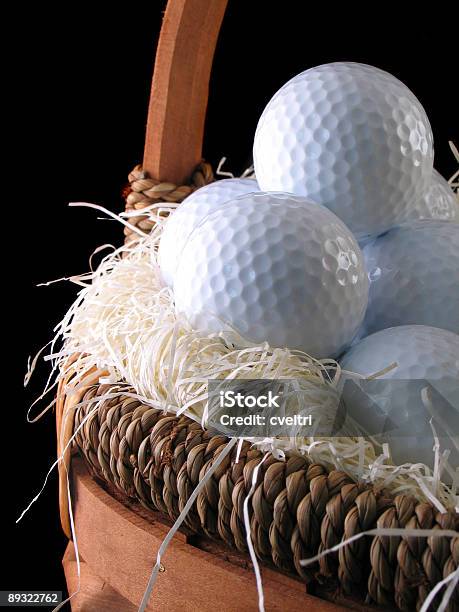 Cesto De Bolas De Golfe Em - Fotografias de stock e mais imagens de Bola de Golfe - Bola de Golfe, Cesto, Páscoa