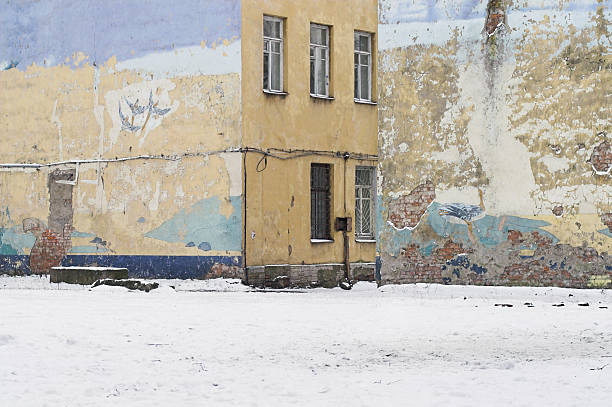 istock End Side Walls of Old Buildings 89323197