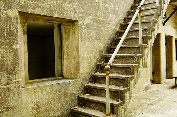 bunker 3 - concrete wall railing metal bannister foto e immagini stock