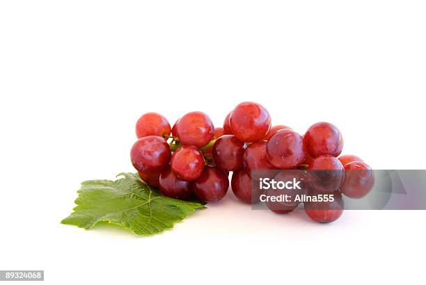 Winogrona - zdjęcia stockowe i więcej obrazów Białe tło - Białe tło, Czerwone winogrono, Bez ludzi