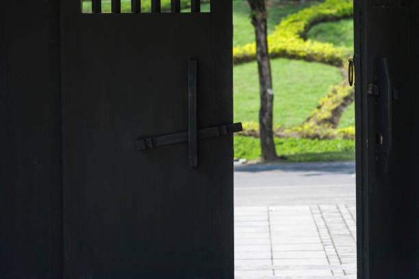 istock Chinese wooden doors / Chinese pavilion doors patterns in the Tang Dynasty 893262322