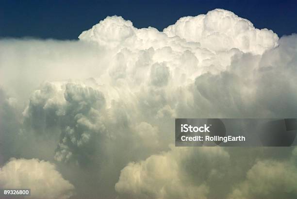 Photo libre de droit de Storm Clouds Montante banque d'images et plus d'images libres de droit de Ciel orageux - Ciel orageux, Cumulonimbus, Fonds de nuage