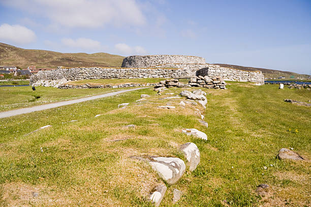 clickimin broch - shetland islands lerwick ancient famous place stock-fotos und bilder