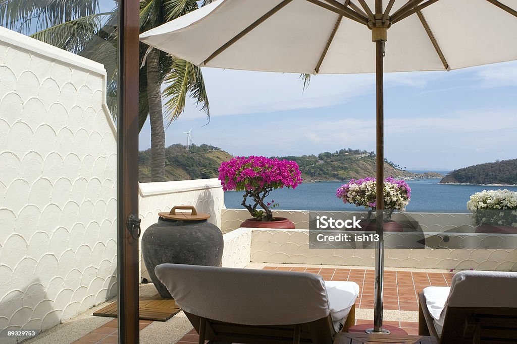Joli balcon avec vue sur la mer - Photo de Activité de loisirs libre de droits
