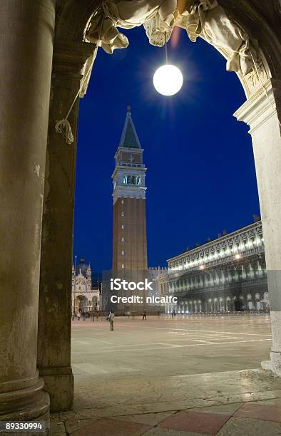 Piazza San Marco Y Campanile Venice Foto de stock y más banco de imágenes de Aire libre - Aire libre, Alto - Descripción física, Arquitectura