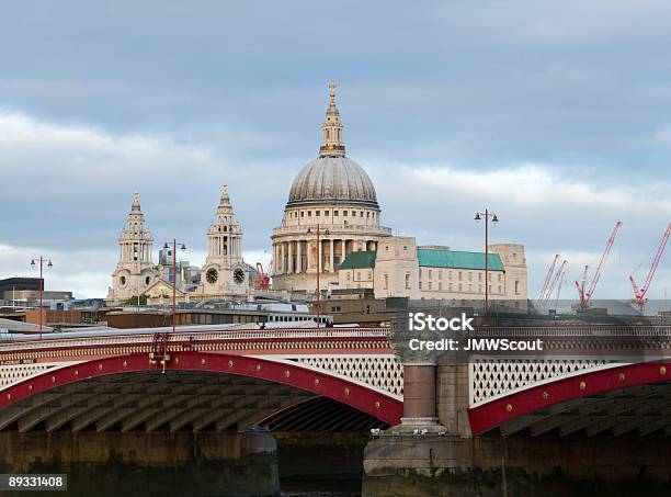 セントポール大聖堂blackfriar の橋 - イギリスのストックフォトや画像を多数ご用意 - イギリス, カラー画像, クレーン