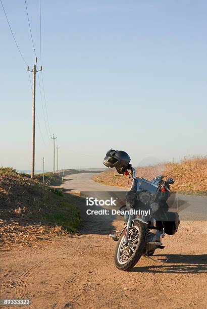 Motorcycle En Carretera Foto de stock y más banco de imágenes de Aislado - Aislado, Color - Tipo de imagen, Fotografía - Imágenes