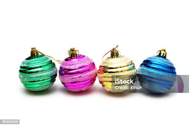 Decoração De Natal Isolado No Fundo Branco - Fotografias de stock e mais imagens de Artigo de Decoração - Artigo de Decoração, Azul, Bola de Árvore de Natal