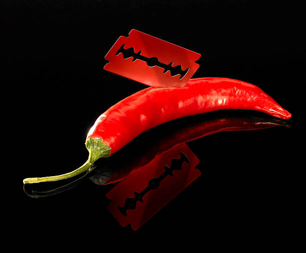 chilli con carne e lâmina de barbear - zubereiten imagens e fotografias de stock