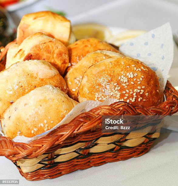 Foto de Pães Na Cesta e mais fotos de stock de Alimentação Saudável - Alimentação Saudável, Almoço, Assado