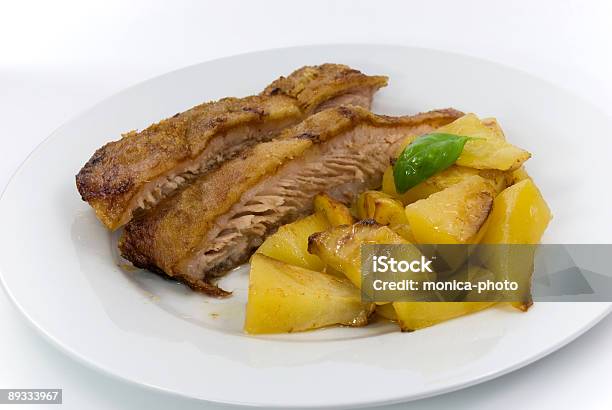 Foto de Gourmet De Carne Suína Assada Com Batatas Fritas E Hortelã e mais fotos de stock de Almoço