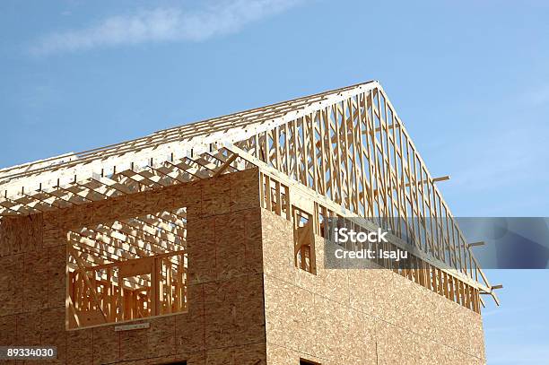 Hauskonstruktion Stockfoto und mehr Bilder von Architekturberuf - Architekturberuf, Balkengerüst, Bauen