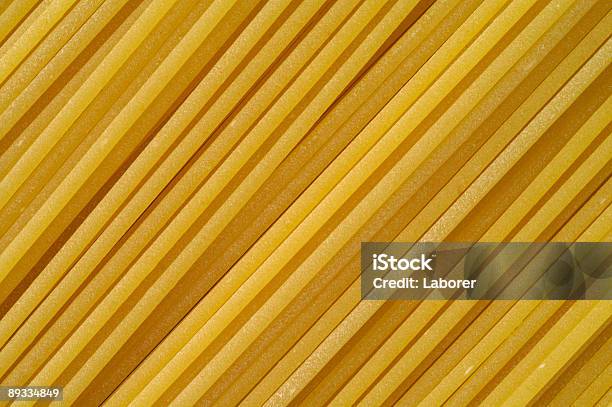 Premiumspaghetti Nahaufnahme Hintergrund Stockfoto und mehr Bilder von Bronze - Bronze, Bronzefarbig, Einfachheit