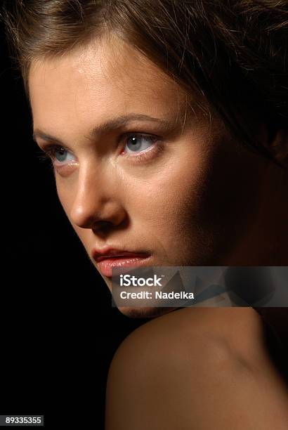 Foto de Closeup Retrato De Uma Jovem Mulher Com Olhos Azuis e mais fotos de stock de Primeiríssimo plano