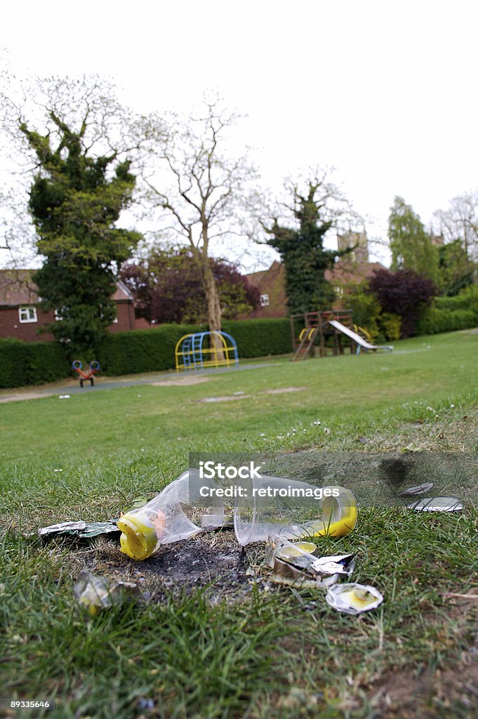 Litière à l'aire de jeux pour les enfants - Photo de Déchets libre de droits