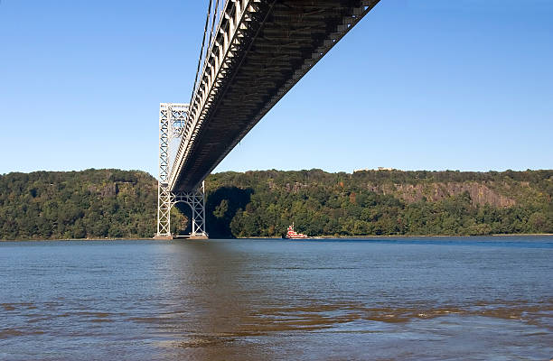 Hudson River Sunny day on Hudson River under George Washington Bridge. gwb stock pictures, royalty-free photos & images